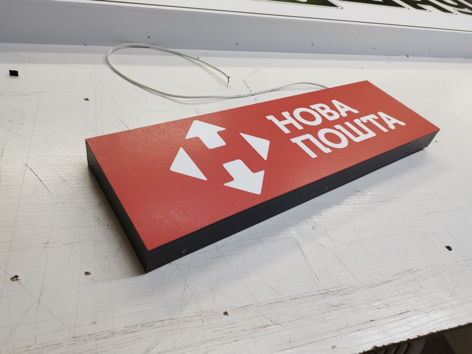Світлова табличка Нова Пошта для кур'єрів. Лайтбокс, табличка в Авто