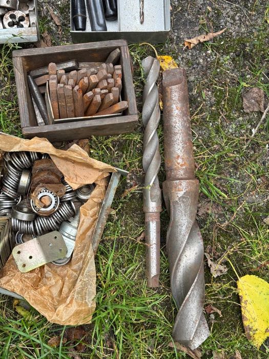 Сверла токарные патрон кулачки мечики подшипник резцы