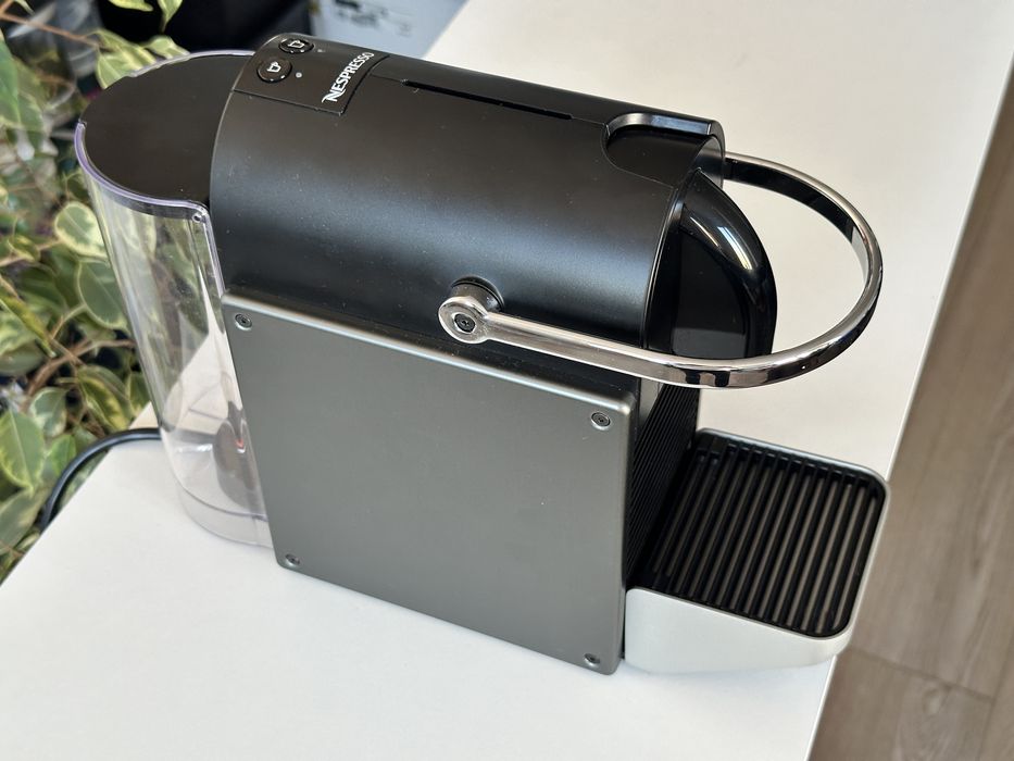 Капсульна кавоварка Nespresso Pixie Titan + Капучинатор