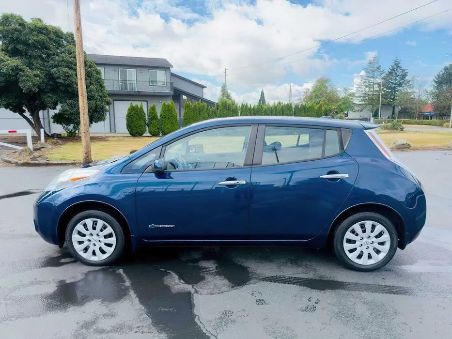 Nissan LEAF S      2017