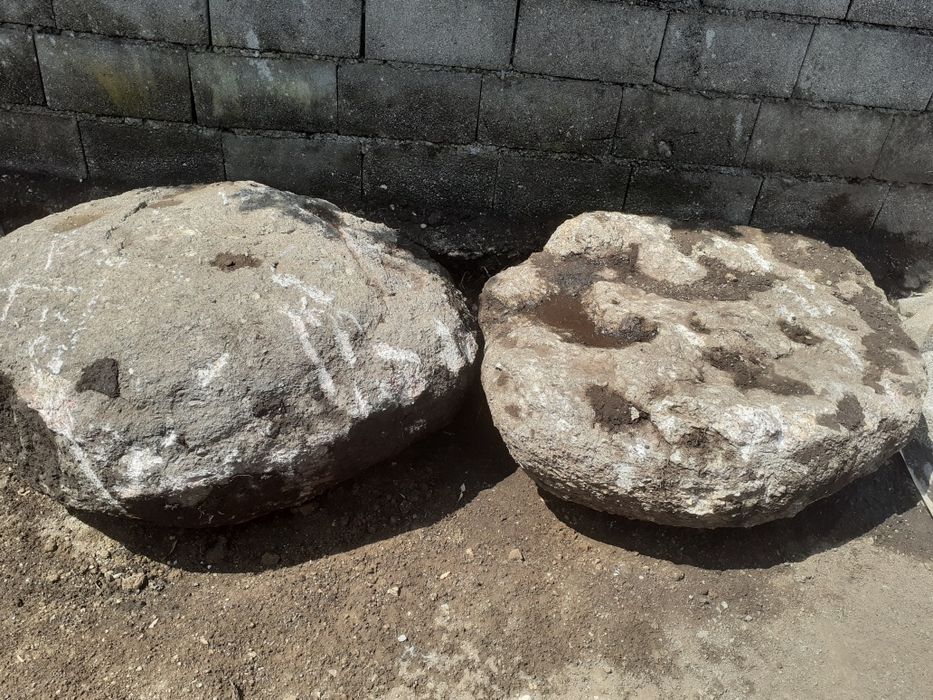 Vendo duas pedras grandes 10€