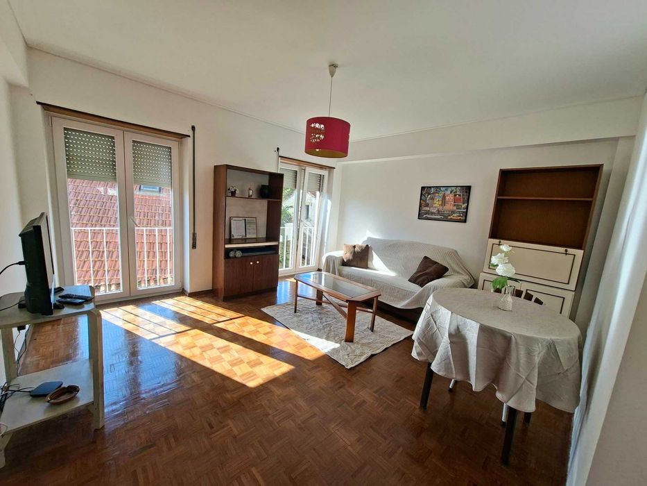 Quarto Mobilado para Estudante Universitária – Coimbra