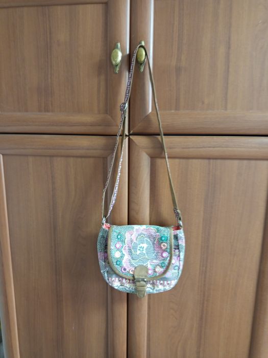 Женская молодежная сумочка.