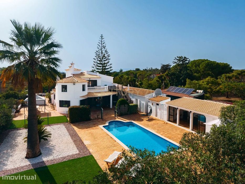 Moradia T4 Isolada Com Piscina, 5.050 M² De Terreno E Anexo Com Suite