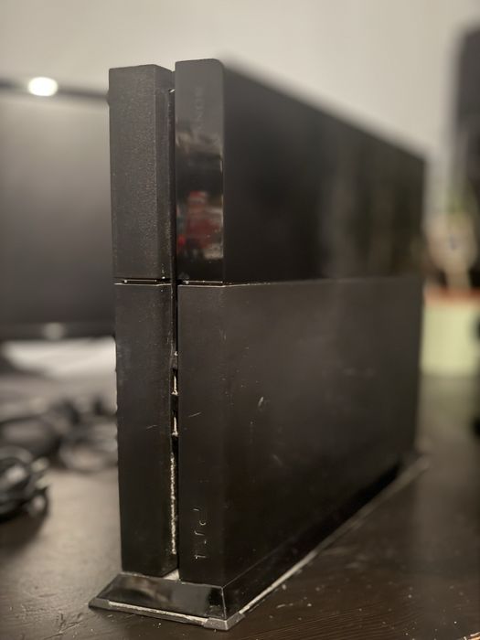 PlayStation 4 512 GB + 2 pady DualShock ze stacja ładującą