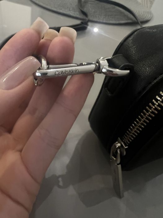 Сумка маленька через плече.