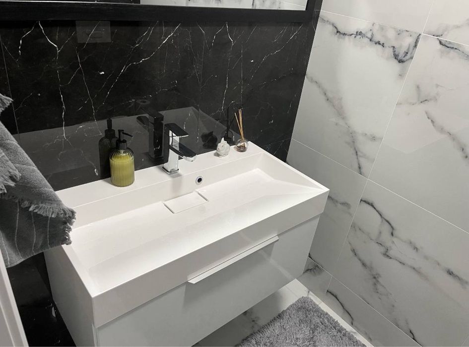 Продається велика  2-х кімнатна квартира з ремонтом. Постанови