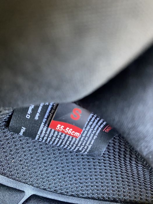 Capacete modelo aberto