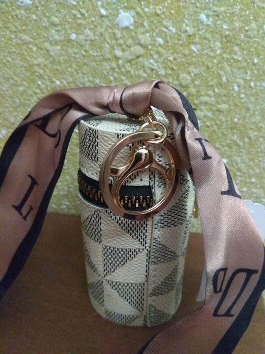 Brelok, pojemniczek na klucze.