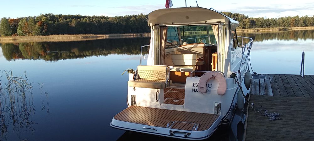 Jacht motorowy, łódź motorowa, piękny Cruiser diesel