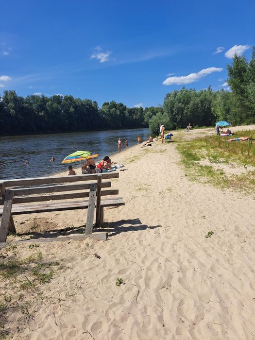 1 линия от Десны, участок 30 соток. 15 км. от Киева в Зазимье (сады).