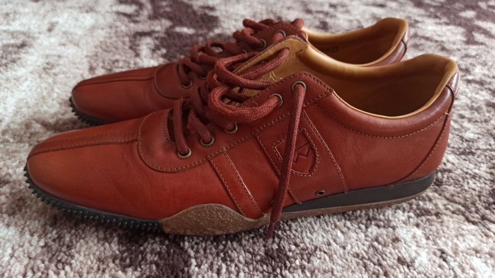 Кросівки шкіряні bally