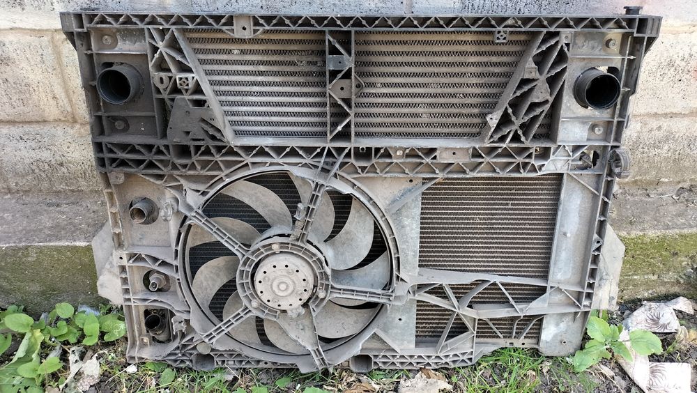 Опель мовано 2.9 TDI радиатор в сборе с интеркулером  и вентилятором.