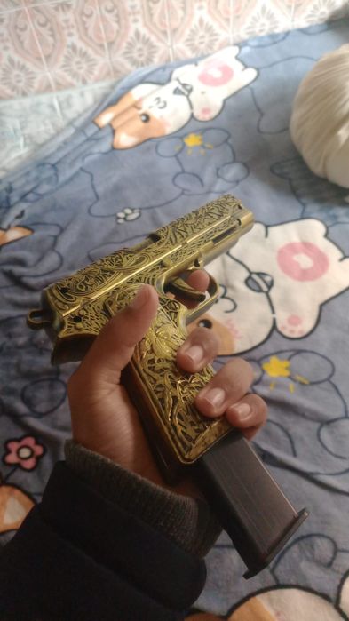 Uma Xbox e gta 5 e uma pistola airsoft