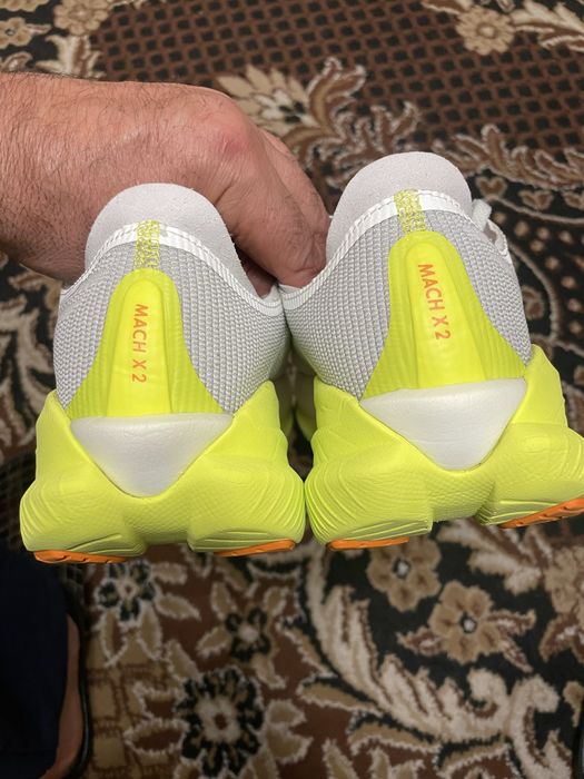 Продам кросівки Hoka