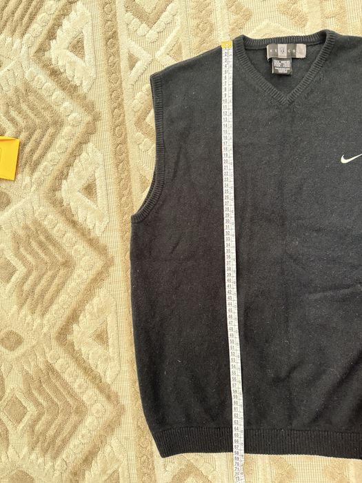 Шерстяна безрукавка Nike, чорного кольору, відмінний стан