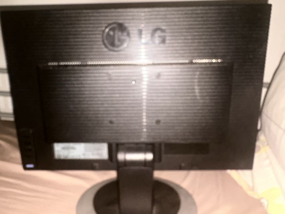 monitor com ligação vga  da LG