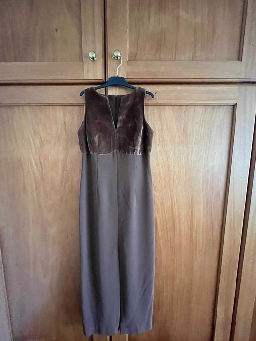 Vestido muito elegante castanho