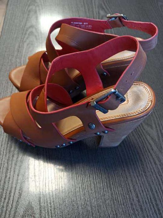 Sandały damskie na koturnie r. 37 Pikolinos