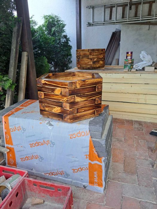 Doniczki drewniane duże