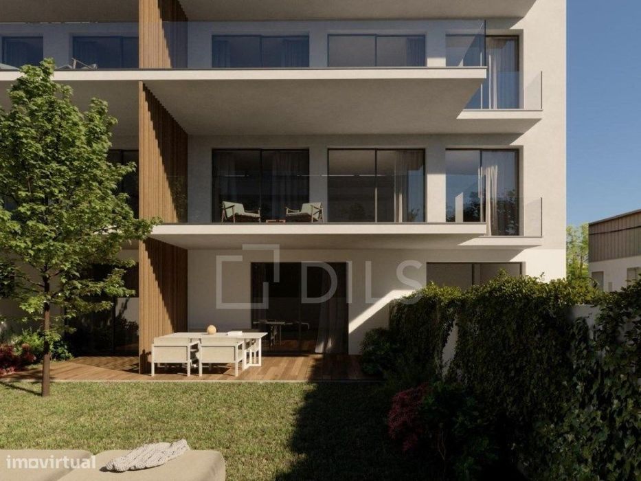 Apartamento T2 com varanda e garagem