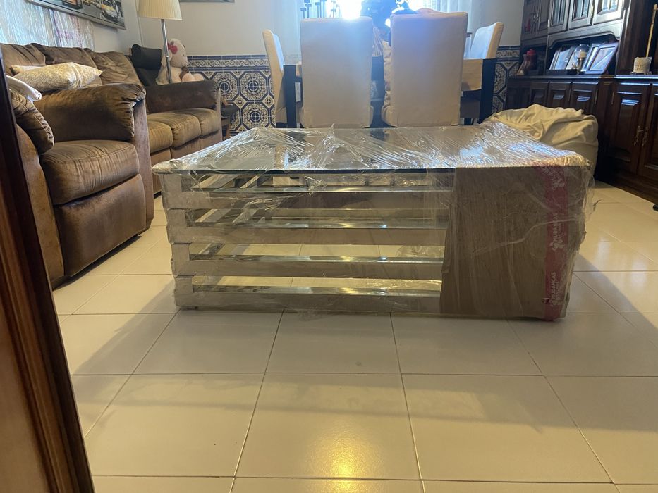 Mesa de centro em aço e vidro temperado