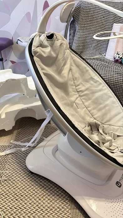 Продаж заколисуючого центру  4moms mamaroo 4 в хорошому стані.