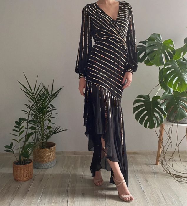 Bogato zdobiona cekinowa sukienka koktajlowa maxi asymetryczna