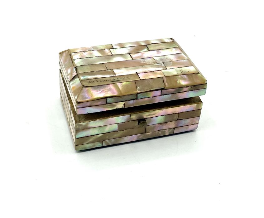 Caixa madreperola pequena seculo 19