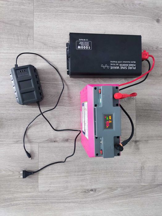 Инвертор + аккумулятор с зарядным Weekender 100ah  12.6в с USB ИБП ДБЖ