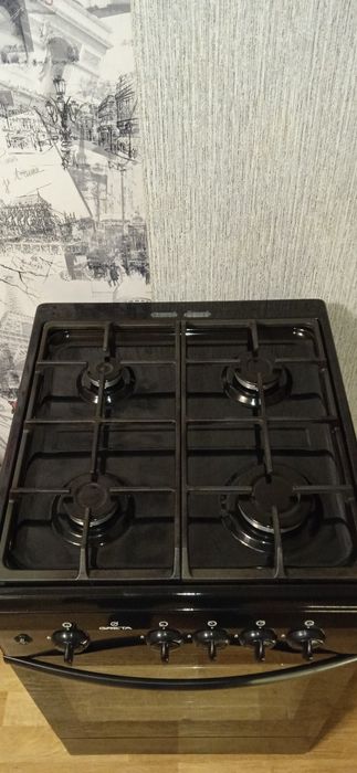 Газовая плита ГРЕТА 1470-00 в отличном состоянии. Продажа в городе!!