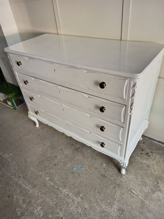 Cómoda antiga pintada