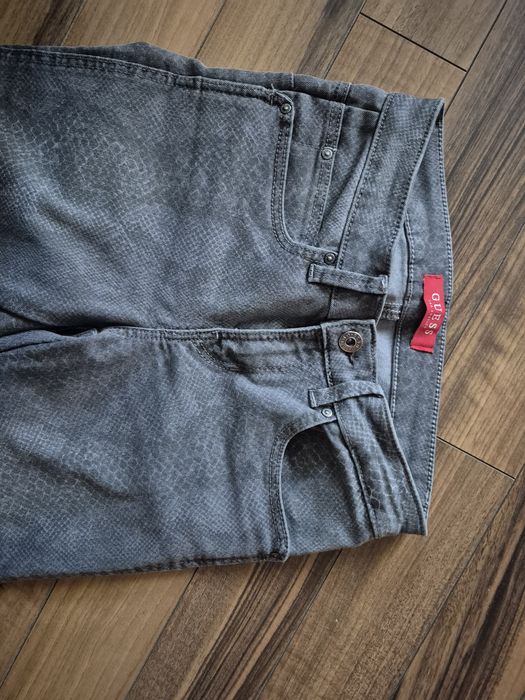 Jeansy Guess 24.