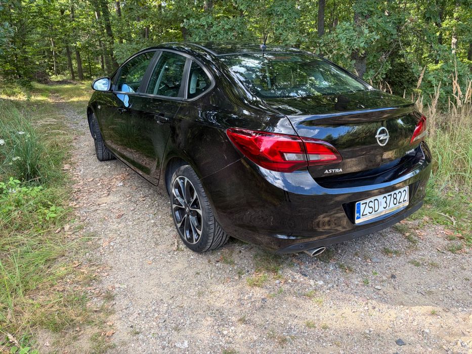 Opel Astra J Sedan 1.4 turbo 2018r.