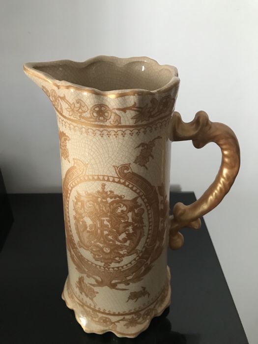 Beautiful Royal Family Jar