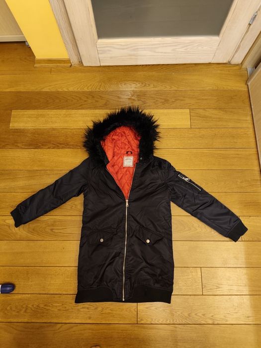 Kurtka czarna z kapturem dla dziewczynki 146-152