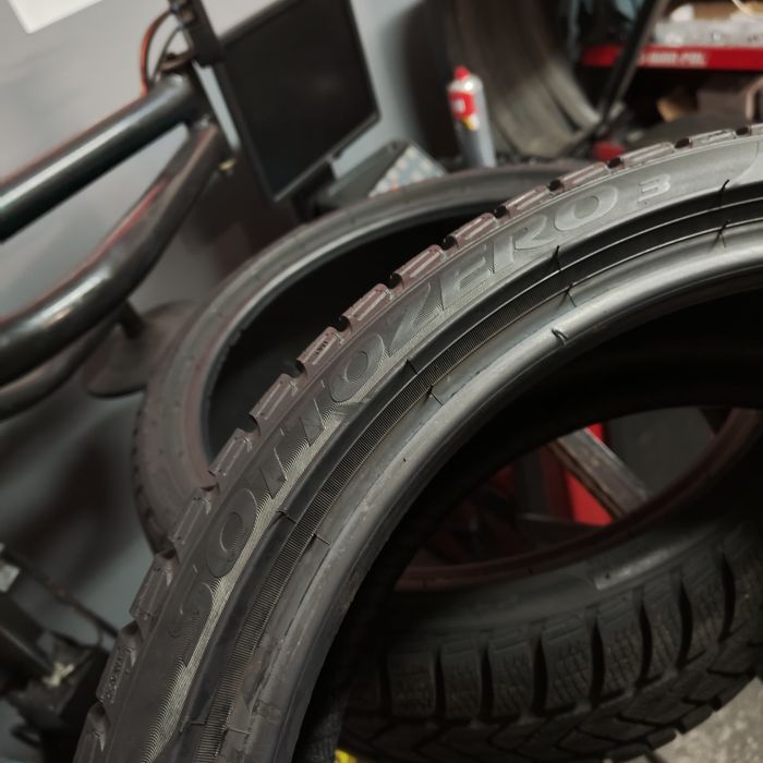 235/35/19 XL Sprzedam parę opon zimowych Pirelli