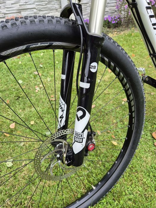 Specialized Epic Expert Carbon 29 – kultowy full XC z systemem Brain
H