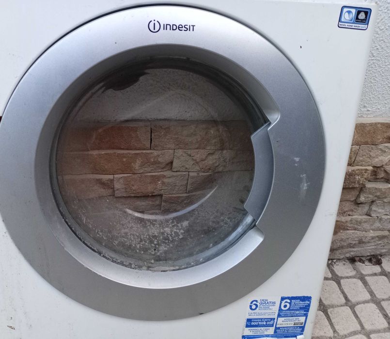 Porta Maquina de Lavar Roupa Indesit - BWE71253