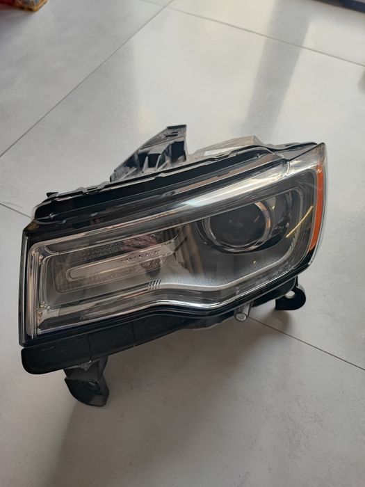 Reflektor lewy bixenon Jeep grand Cherokee wk2