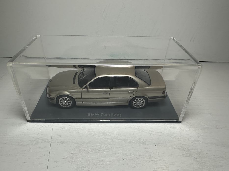 BMW 740i (E38) 2000    NEO   1/43