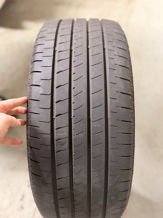 Літеі шини Bridgstone 235/45 R18