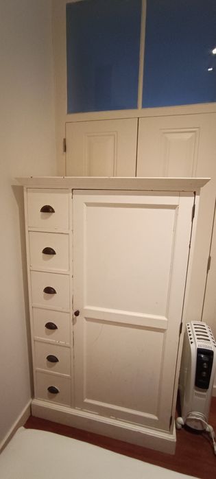 Roupeiro estilo colonial