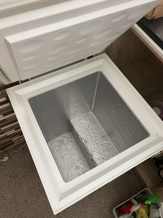 Морозильный ларь ( морозилка)