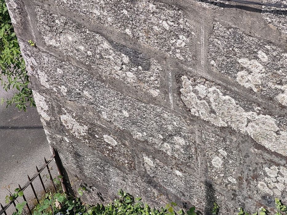 Terreno com 2 ruinas