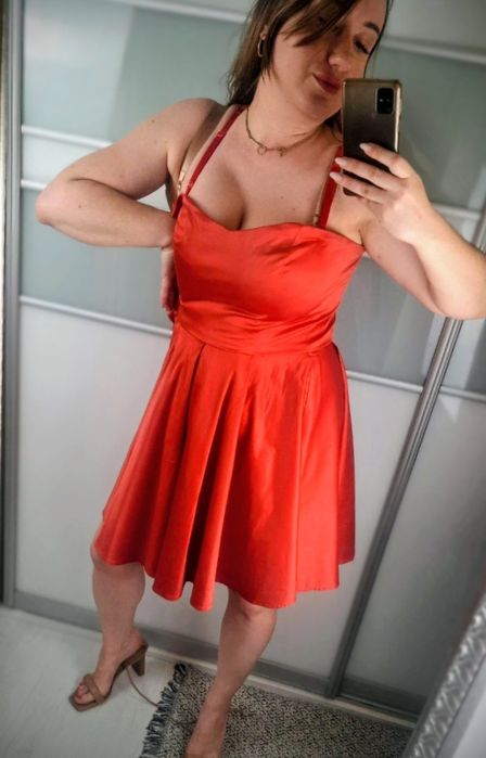 Sukienka koktajlowa 38 gruba satyna, dekolt serduszko