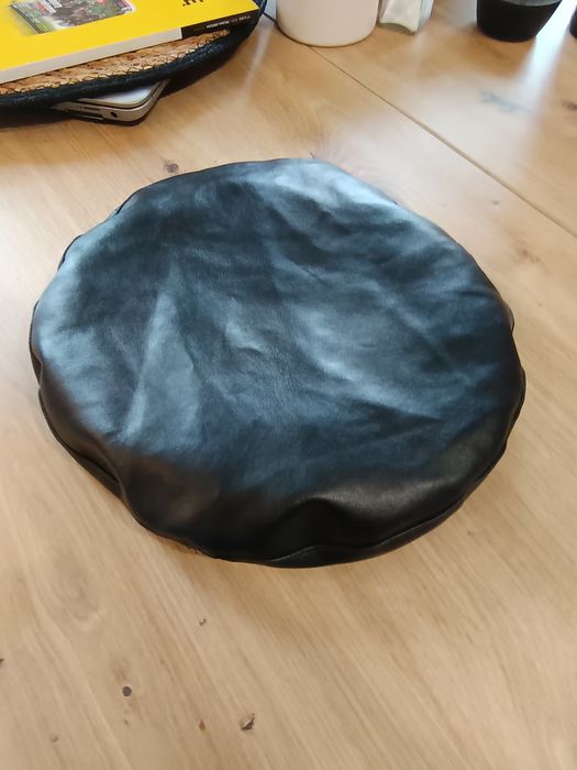 Beret czarny eko skóra tozmiar M 56