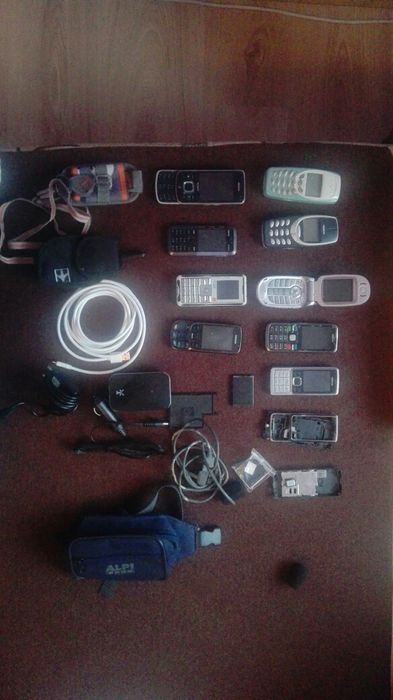 Zestaw telefonów komórkowych