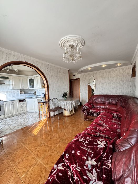 Продам трехкомнатную квартиру