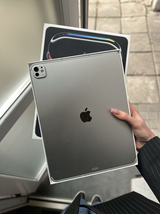 Open Box iPad Pro 13 M5 256Gb Silver WiFi+LTE